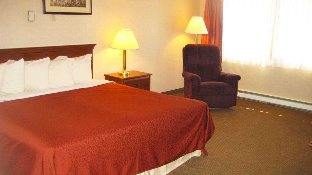 Magnuson Copper Crown Motel Hancock Room photo