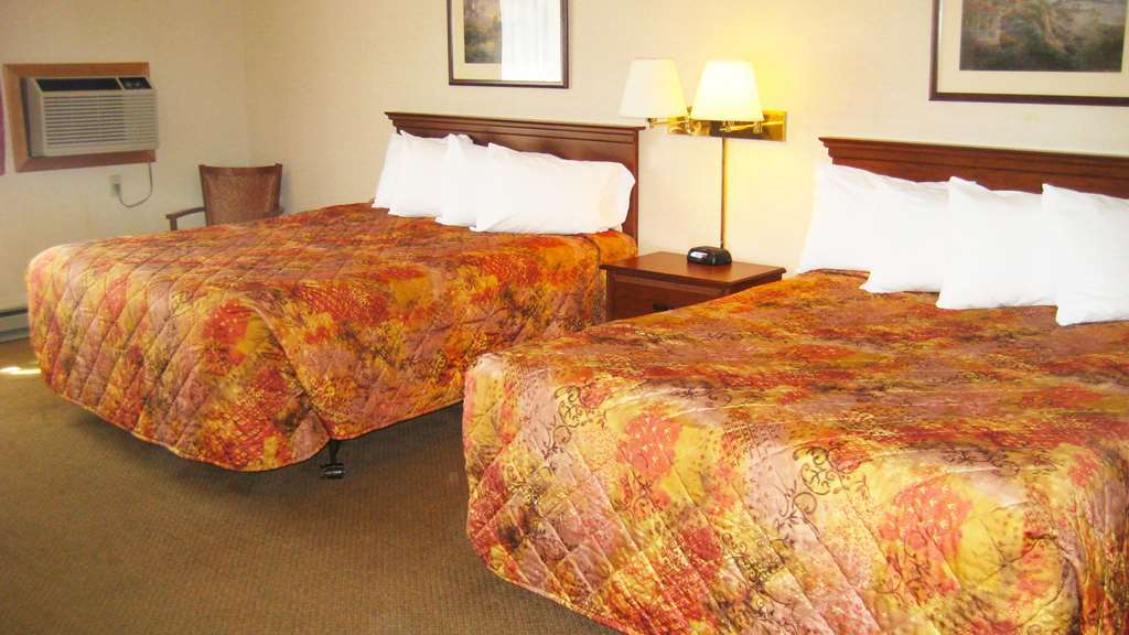 Magnuson Copper Crown Motel Hancock Room photo