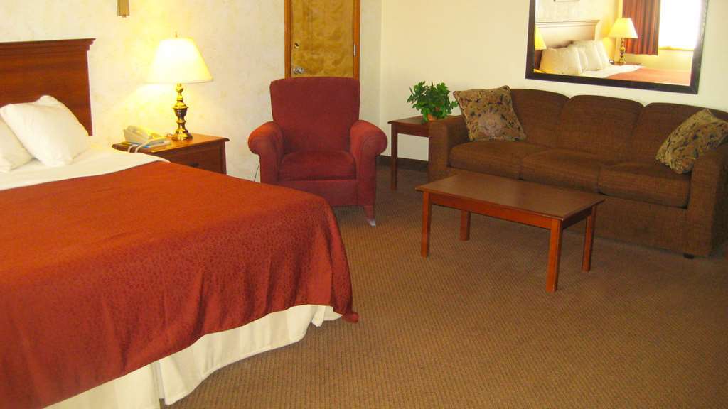 Magnuson Copper Crown Motel Hancock Room photo
