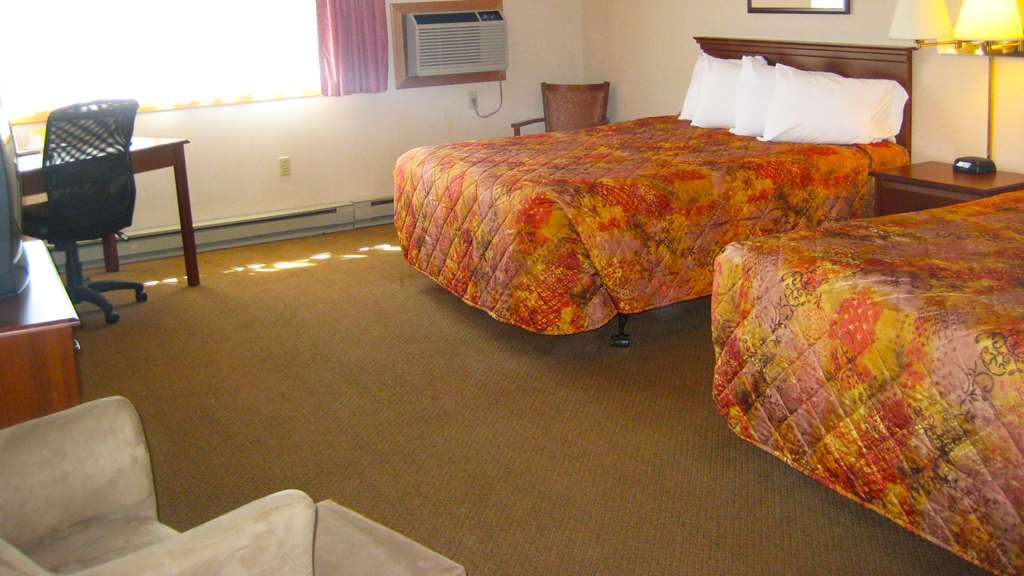 Magnuson Copper Crown Motel Hancock Room photo