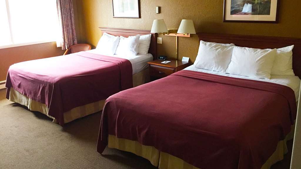 Magnuson Copper Crown Motel Hancock Room photo