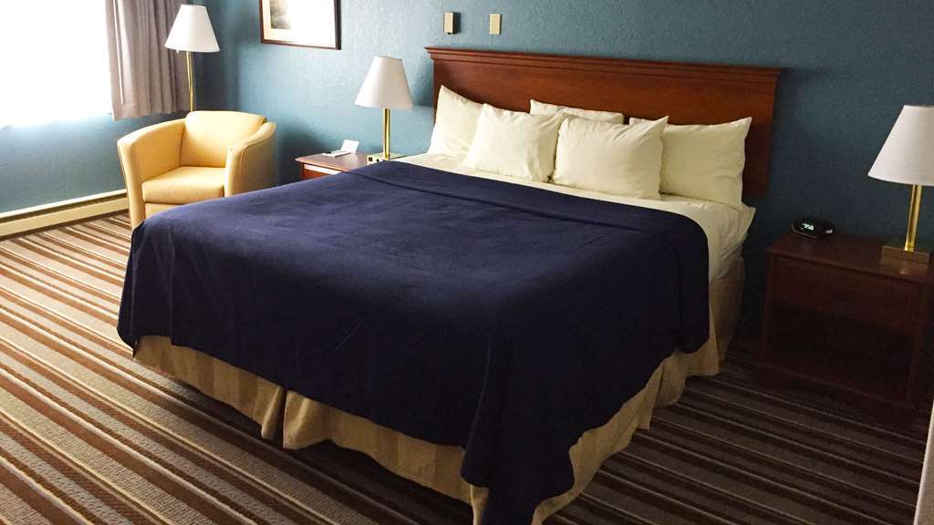 Magnuson Copper Crown Motel Hancock Room photo